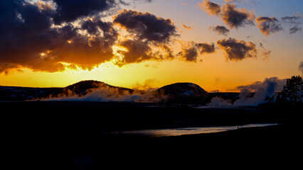 Fototapeta na wymiar sunset in Yellowstone