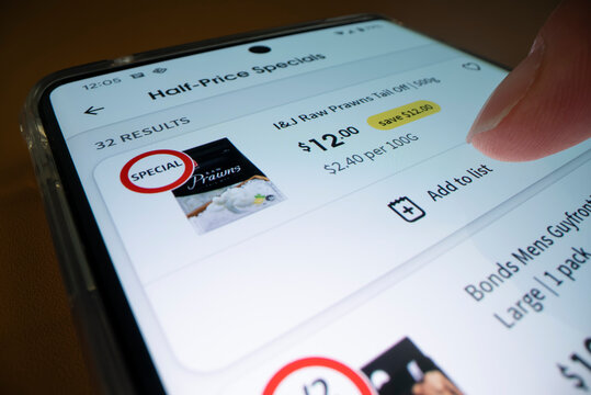 Online grocery shopping using smartphone app