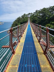 Obraz premium Suspension bridge across ocean inlet in Ulsan, South Korea.