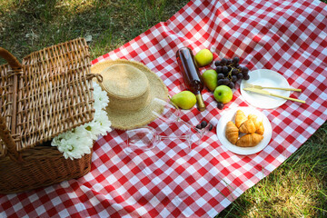 Spending time in nature - picnic, accessories for picnic