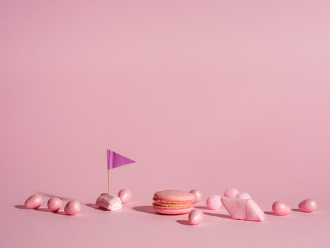 zdjęcie / różowe słodycze na różowym tle