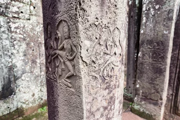 Papier Peint photo Monument historique View of Apsara Dancers carved into a pillar at Angkor Thom in Siem Reap