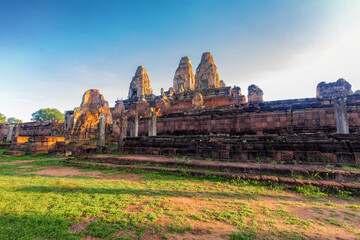 Fototapeta premium Beautiful view of the Prae Roup Hindu temple on a sunny day in Siem Reap, Cambodia