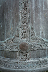 Patterns commonly seen on bells hanging in temples in Thailand. which will be cast from brass mixed with copper and hung outdoors Let tourists have a loud hit.