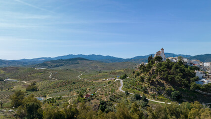 Fototapeta na wymiar vista aérea del pueblo de Alozaina en la comarca del parque nacional sierra de las Nieves, Andalucía
