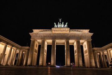 Obraz premium Brandenburg Gate, Berlin by night, photography in Germany, explore city.