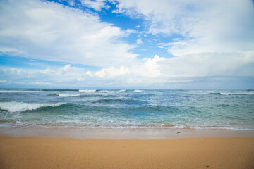 Fototapeta na wymiar Beautiful seascape. Waves on the beach and blue sky 