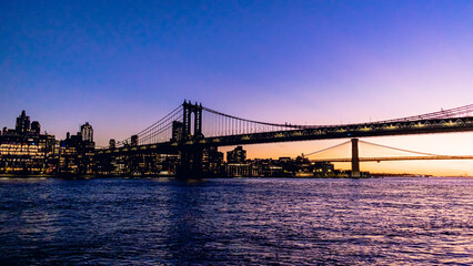 Fototapeta na wymiar Puente de Manhattan al atardecer. 