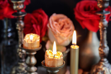 Romantic table decoration with roses and candles. Valentine's Day decorating ideas.