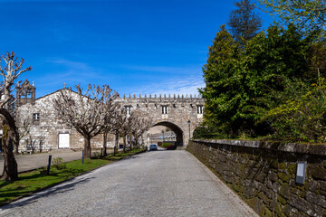 Gallery that passes over the road and connects the palace of Cotón with the chapel of San Mauro....