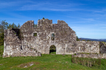 Torres Altamira. Este es el nombre dado a las ruinas de un castillo medieval del siglo IX. Brión,...
