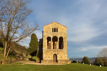 Fototapeta na wymiar Vista de la iglesia románica de Santa María del Naranco en Oviedo, Asturias, España.
