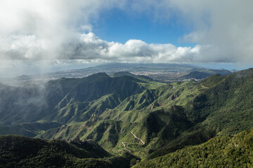 Blick vom Pico del Ingles über das Anaga Gebirge in Teneriffa