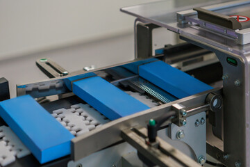 Conveyor line with production of vaccine manufacture.