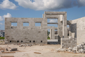 Obraz premium Exterior concrete walls of single-family house under construction in a suburban development in west central Florida