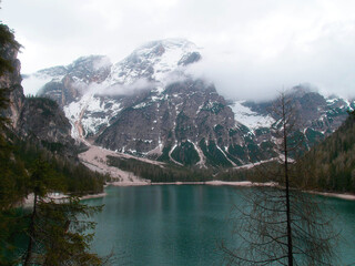 Fototapeta na wymiar Panoramic view of Lake Braies (Pragser Wildsee) with the Dolomites in the back
