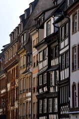 Fototapeta na wymiar Alte Häuser im Zentrum von Straßburg