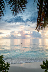 Fototapeta na wymiar amazing sunset over the sea on a tropical island