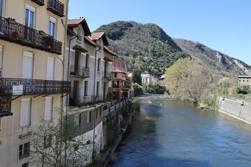 Fototapeta na wymiar La rivière Ariege dans la ville, ville de Foix, département de l'Ariège, France