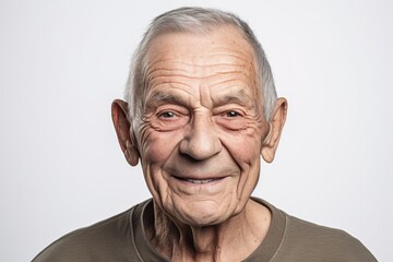 Obraz premium Portrait of a happy senior man smiling at the camera over white background
