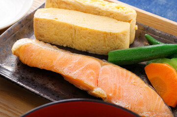 健康的な和食の主菜 焼き鮭