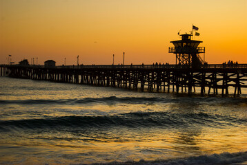 sunset behind the San Clemente California pier - obrazy, fototapety, plakaty