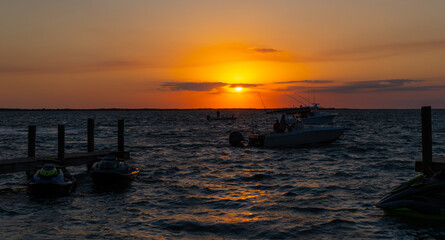 Fototapeta na wymiar summer seascape horizon at sunset with yacht dock. seascape horizon at sunset sky