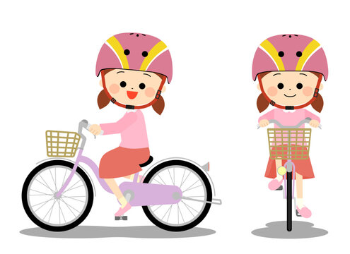 自転車用ヘルメットを被って自転車に乗る女の子