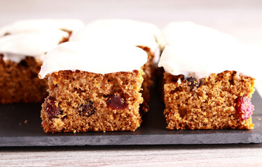 cranberry cake with cream cheese topping