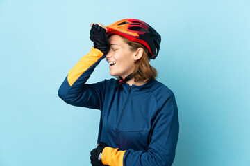 Young cyclist woman isolated on blue background has realized something and intending the solution