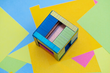 creativity to make staples in the form of a box with a background of multicolored paper sticky notes