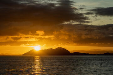 Sonnenaufgang Komodo Nationalpark Labuan Bajo, Flores, Indonesia