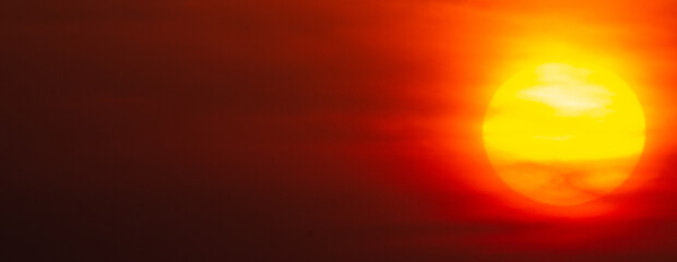 Golden Hour: Stunning Sunset with Sun Close-up