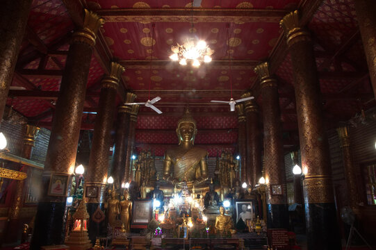 Main golden sitting Buddha, the name is Phra Ae in a Church or Xim in Wat Mai Souvannapoumaram is a biggest temple in city. And is an important place that tourists are popular to visit. Located at Lao