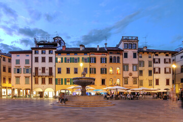 Fototapeta na wymiar Piazza San Giacomo Matteotti, Udine, Italy
