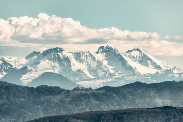 les alpes depuis Essertines-sur-Rolle