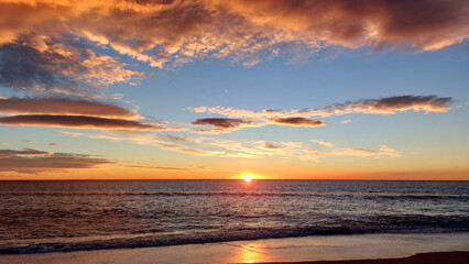 Amanecer en la playa de Vera (Almería).Mar mediterraneo