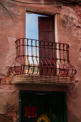 Obraz premium An ancient house doors in old town, Spain