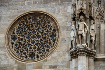 Obraz premium Artistic window of a christian church with sculptures