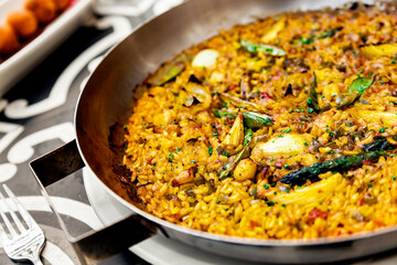 Veggie paella in a pan