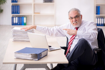 Old male employee and too much work at workplace