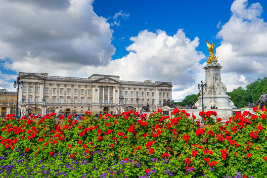 Buckingham Palace is the London residence and administrative headquarters of the monarch of the United Kingdom. Located in the City of Westminster