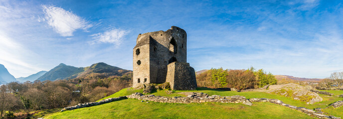 Dolbadarn Castle at Llanberis in Snowdonia National Park in Wales - obrazy, fototapety, plakaty