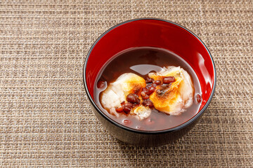 茶色のマットとぜんざい