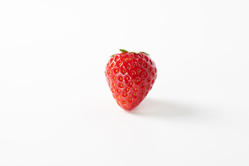 苺を白背景で（とちあいか）