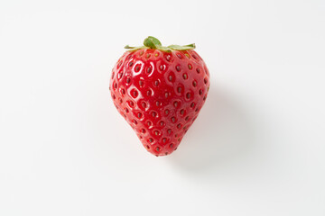 苺を白背景で（とちあいか）