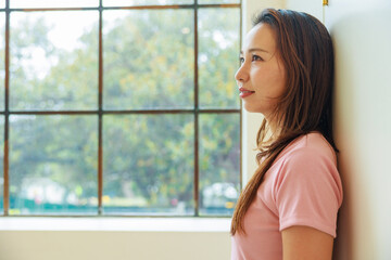 日本人女性　爽やか　上半身