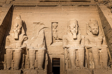 The statues of pharao ramses II in front of the temple of Abu Simbel, Egypt - obrazy, fototapety, plakaty