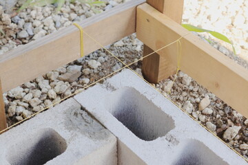 ブロック積みの際に使う水糸と遣り方