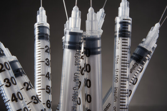 Clustered single use insulin syringes